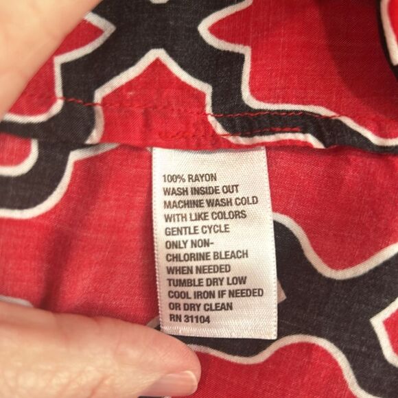 Crown & Ivy 3/4 Sleeve Peasant Top Petite Med Red and Black Print - Picture 5 of 5